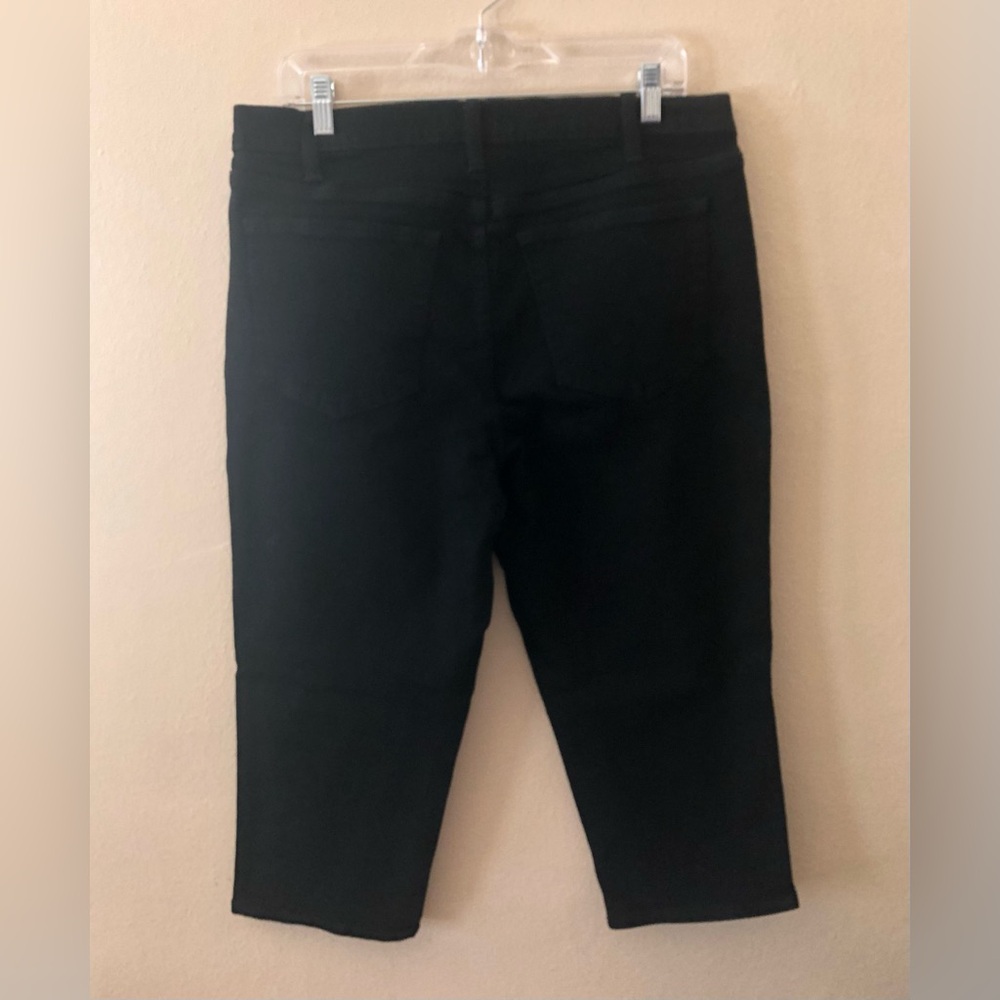 Jean Capris - Picture 2 of 4